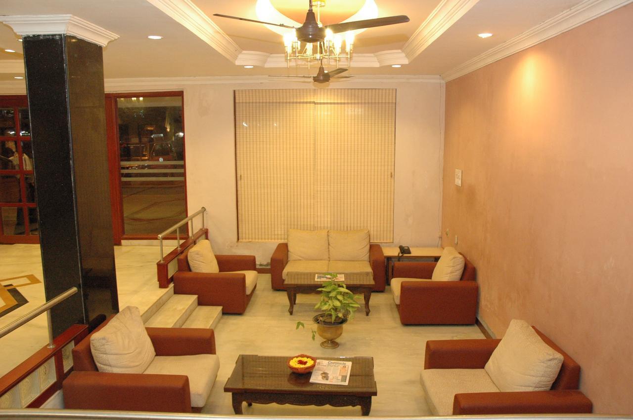 Hotel Saradharam Chidambaram Exteriör bild